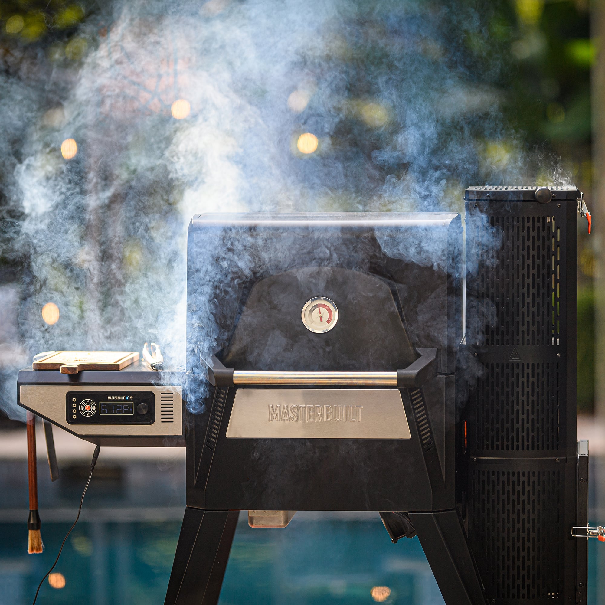 Masterbuilt Gravity Series 560 Digital Charcoal Grill and Smoker